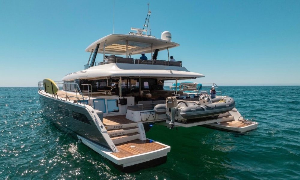 Iate ou catamarã privativo